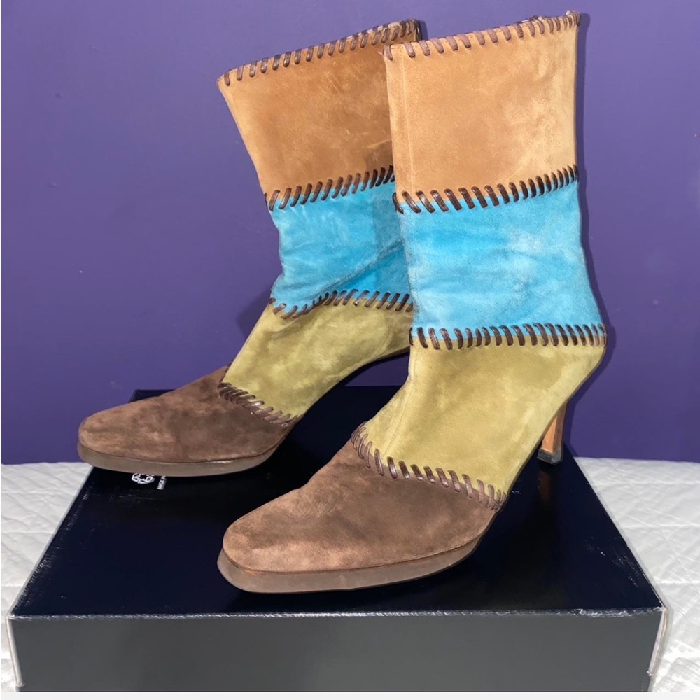 Vintage DESIGNER Salvatore Ferragamo genuine leather suede boots.